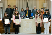 Foto di gruppo con vincitrici, commissione e autorità